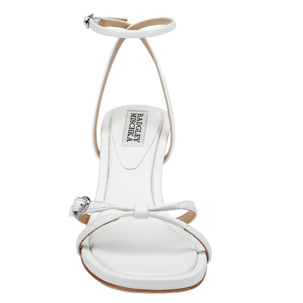 NIB Badgley Mischka Brynna White Leather‎ Heart Buckle Ankle Strap Sandals 9.5